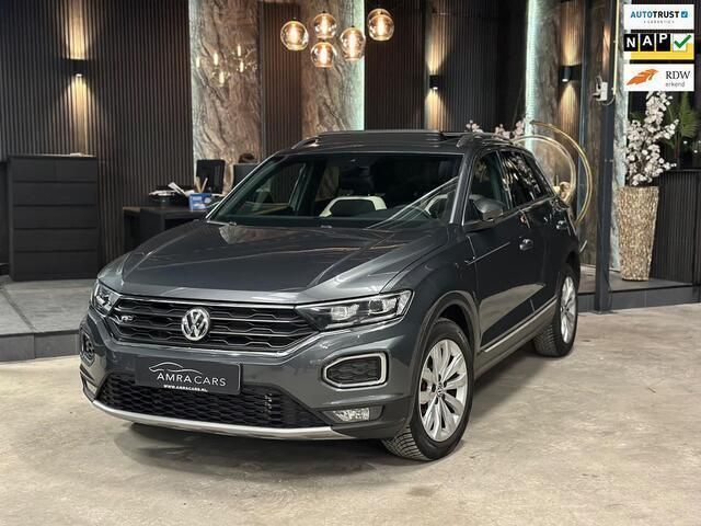 Grijs Gebruikt 2018 VW T-Roc R-line SUV | € 29.999 - Afbeelding 1/4