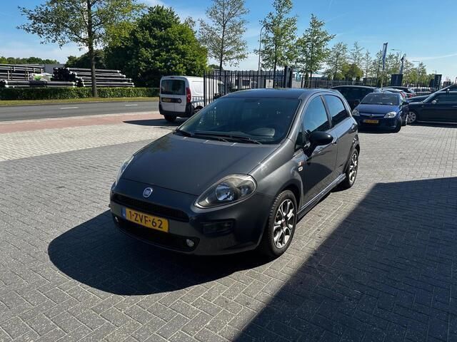 Grijs Gebruikt 2015 Fiat Punto Evo Racing Hatchback | € 3.950 (Goede deal) - Afbeelding 1/4