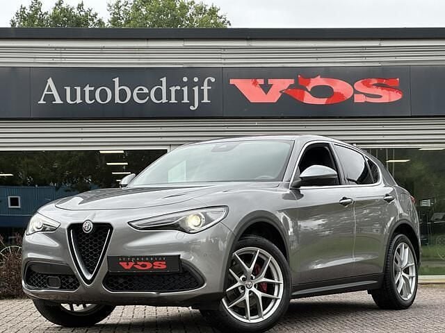 Grijs Gebruikt 2019 Alfa Romeo Stelvio Tech Edition SUV | € 31.900 (Goede deal) - Afbeelding 1/4
