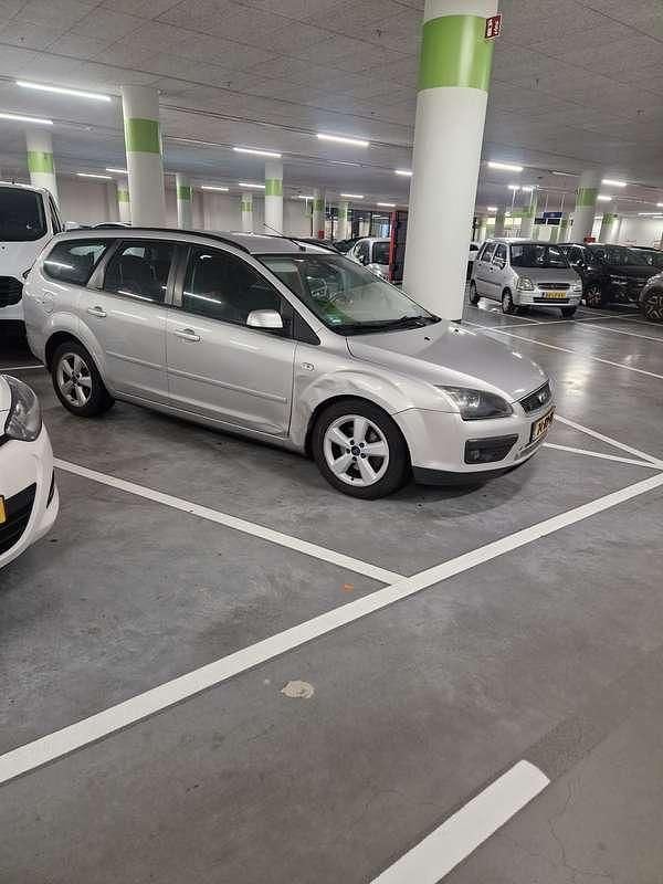 Zilver Occasion 2007 Ford Focus Stationwagen | € 800 (Goede deal) - Afbeelding 1/4