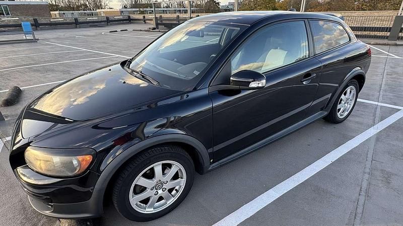 Zwart Gebruikt 2007 Volvo C30 Momentum Hatchback | € 3.400 (Eerlijke prijs) - Afbeelding 1/4