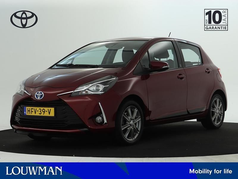 Rood Gebruikt 2018 Toyota Yaris Hybrid Plus Hatchback | € 16.745 (Eerlijke prijs) - Afbeelding 1/4