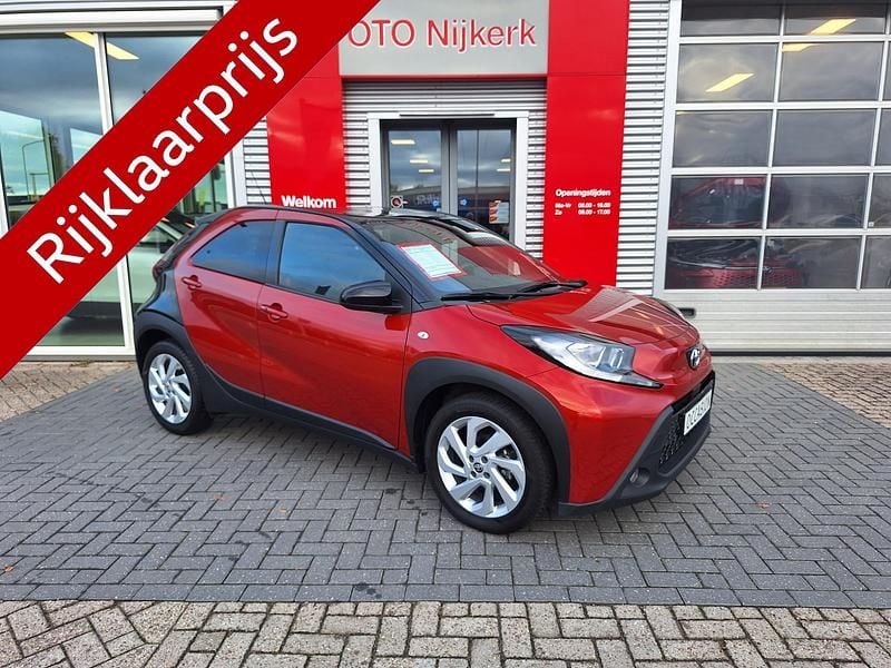 Rood Gebruikt 2022 Toyota Aygo X Limited SUV | € 20.900 - Afbeelding 1/4