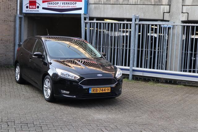 Zwart Gebruikt 2017 Ford Focus Hatchback | € 8.349 (Super prijs) - Afbeelding 1/4