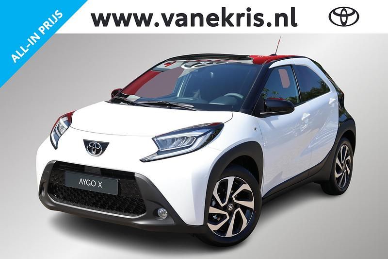 Wit Gebruikt 2025 Toyota Aygo X Pulse SUV | € 21.999 - Afbeelding 1/4