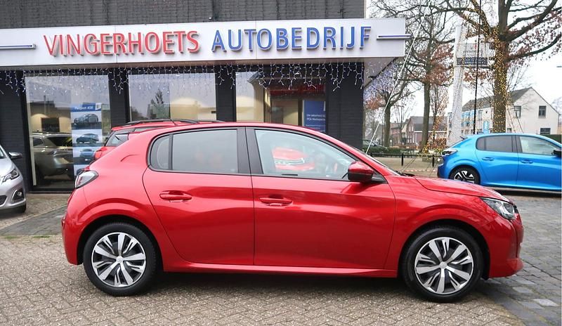 Occasion Peugeot 208 Active 75 PK (55 kW) 2023 Rood Hatchback