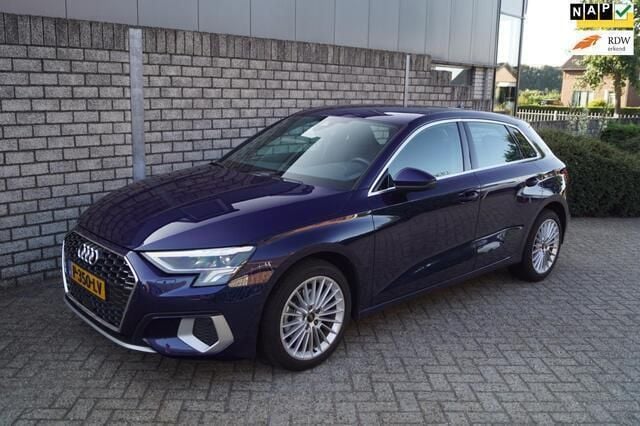 Blauw Gebruikt 2022 Audi A3 Sportback Advanced Hatchback | € 24.850 (Goede deal) - Afbeelding 1/4