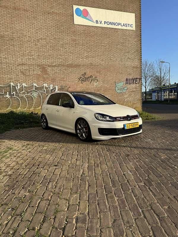 Wit Gebruikt 2011 VW Golf VI Edition Hatchback | € 15.000 (Iets duurder) - Afbeelding 1/4