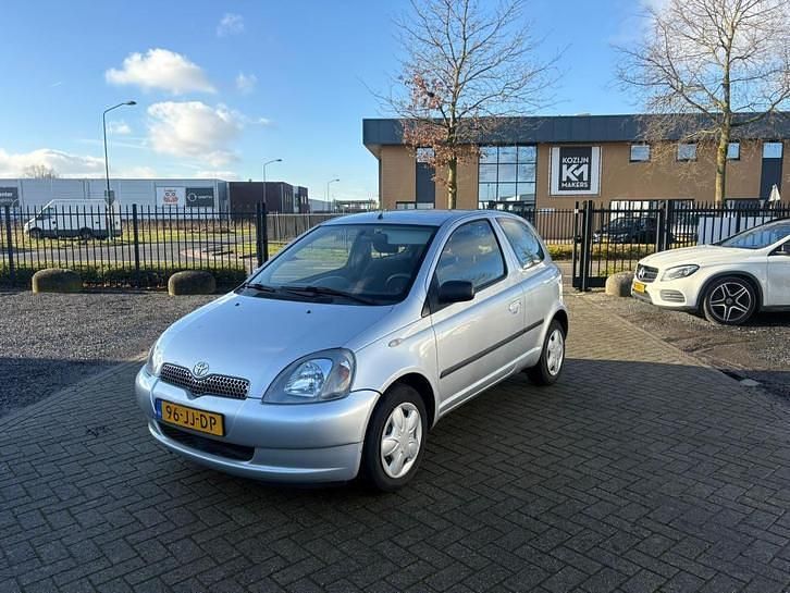Occasion Toyota Yaris Sol 86 PK (63 kW) 2002 Grijs Hatchback