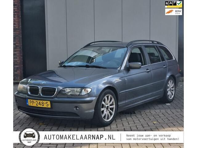 Grijs Gebruikt 2003 BMW 325 Stationwagen | € 2.195 (Super prijs) - Afbeelding 1/4