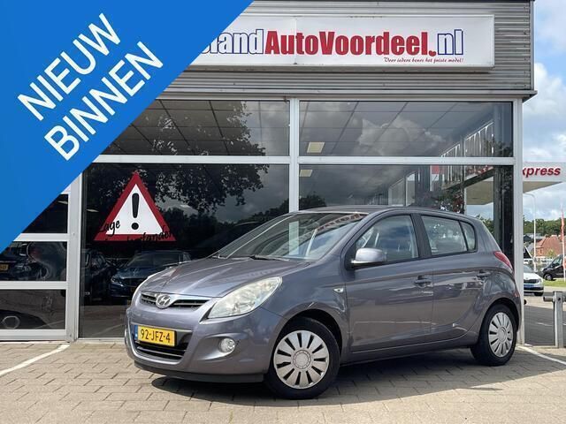 Grijs Gebruikt 2009 Hyundai i20 Hatchback | € 3.749 (Eerlijke prijs) - Afbeelding 1/4