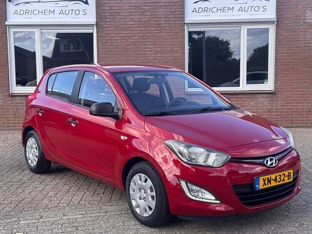 Rood Gebruikt 2014 Hyundai i20 Hatchback | € 4.650 (Goede deal) - Afbeelding 1/4