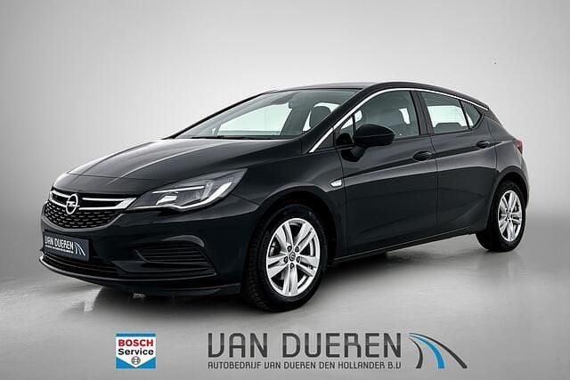 Zwart Gebruikt 2018 Opel Astra Business Hatchback | € 10.950 (Goede deal) - Afbeelding 1/4