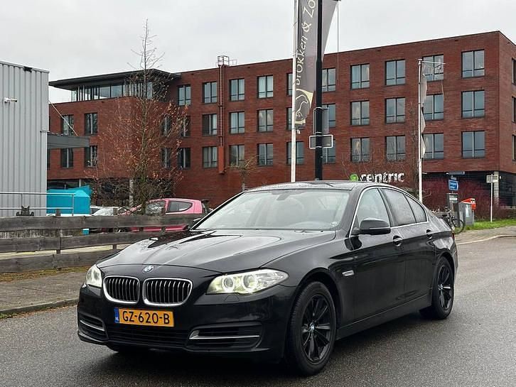 Occasion 2015 BMW 520 Luxury Line Sedan | € 11.950 (Super prijs) - Afbeelding 1/4