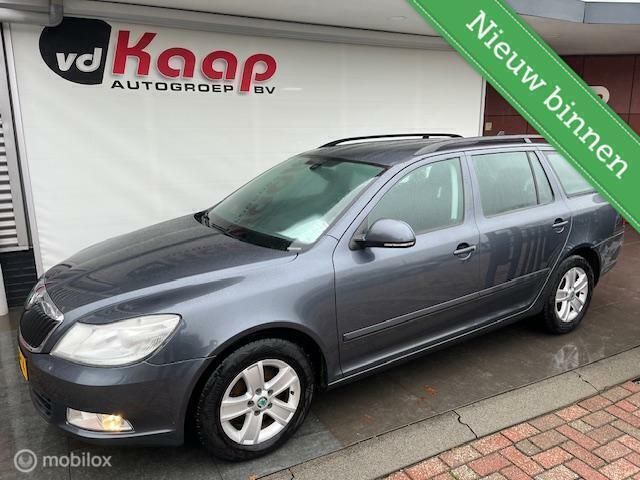 Grijs Occasion 2012 Skoda Octavia Business Line Stationwagen | € 6.850 (Iets duurder) - Afbeelding 1/4