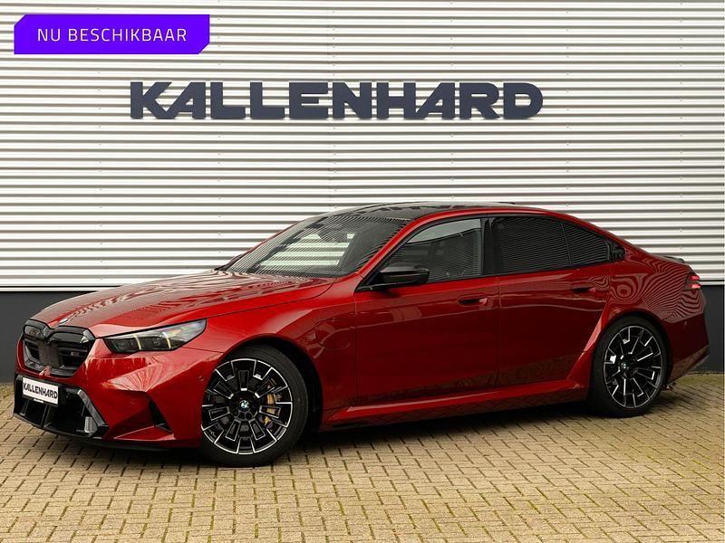Rood Gebruikt 2025 BMW M5 Comfort Edition Sedan | € 139.875 (Iets duurder) - Afbeelding 1/4