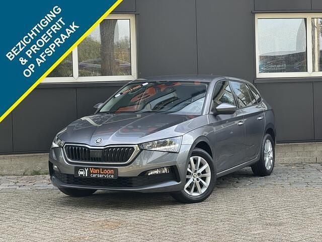 Grijs Gebruikt 2023 Skoda Scala Style Hatchback | € 18.940 (Eerlijke prijs) - Afbeelding 1/3
