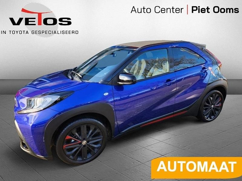 Blauw (metallic) Occasion 2023 Toyota Aygo X Envy SUV | € 21.950 (Duur) - Afbeelding 1/4
