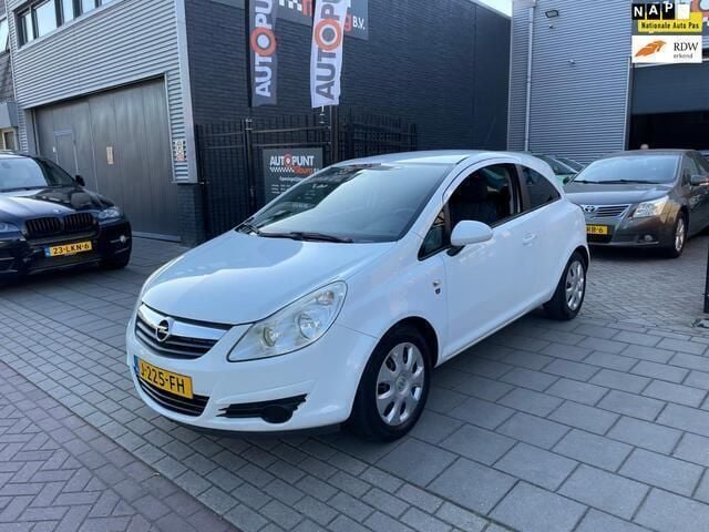 Wit Occasion 2010 Opel Corsa Selection Hatchback | € 1.999 (Super prijs) - Afbeelding 1/4