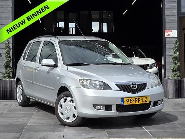 Grijs Gebruikt 2004 Mazda 2 Exclusive MPV | € 2.500 (Eerlijke prijs) - Afbeelding 1/4