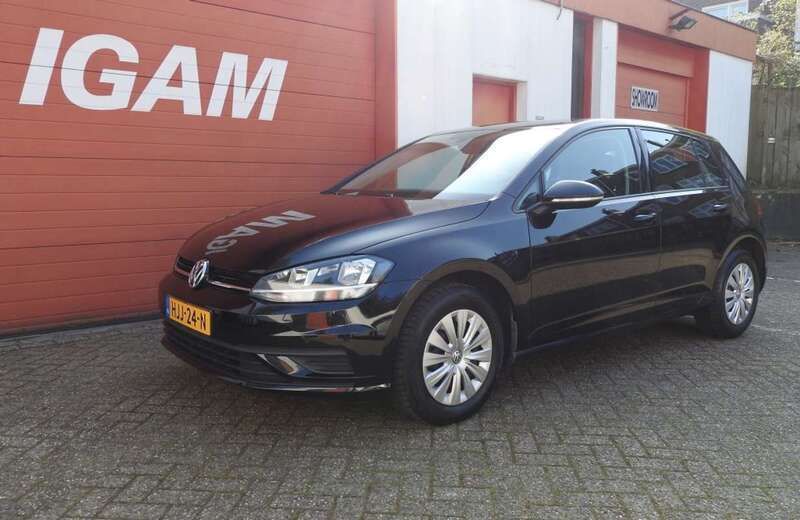 Zwart, metallic lak Gebruikt 2017 VW Golf VII Trendline Hatchback | € 12.250 (Eerlijke prijs) - Afbeelding 1/4