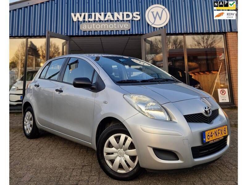 Grijs Gebruikt 2010 Toyota Yaris Hatchback | € 6.250 (Iets duurder) - Afbeelding 1/3