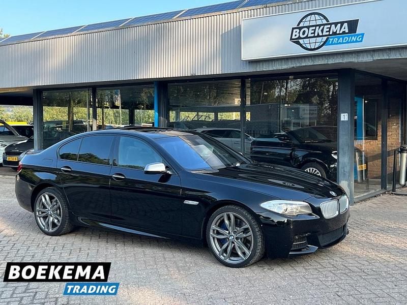 Zwart Gebruikt 2013 BMW M550 Sedan | € 17.950 (Eerlijke prijs) - Afbeelding 1/4