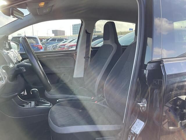 Occasion VW e-up! 61 kW (83 PK) 2021 Zwart (metallic) Hatchback