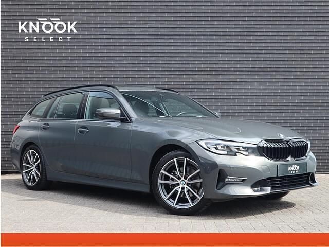Grijs Gebruikt 2021 BMW 320 Executive Stationwagen | € 27.950 (Eerlijke prijs) - Afbeelding 1/4