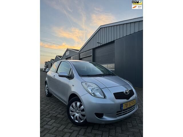 Grijs Gebruikt 2006 Toyota Yaris Sol Hatchback | € 2.400 (Eerlijke prijs) - Afbeelding 1/4