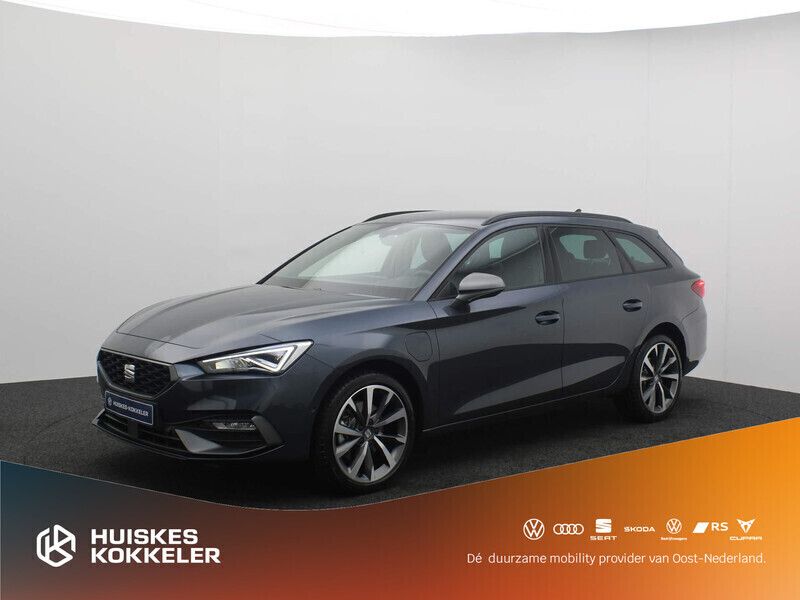 Grijs Gebruikt 2023 Seat Leon Business Stationwagen | € 29.900 (Iets duurder) - Afbeelding 1/4