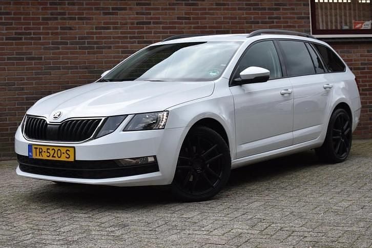 Wit Gebruikt 2018 Skoda Octavia Business Line Stationwagen | € 8.949 (Goede deal) - Afbeelding 1/4