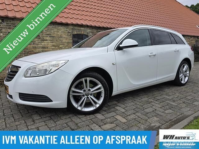 Wit Gebruikt 2009 Opel Insignia Executive Stationwagen | € 4.800 (Duur) - Afbeelding 1/4