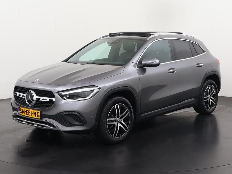 Mountain gray metallic finish (787u) Occasion 2022 Mercedes GLA250 Progressive SUV | € 35.895 (Super prijs) - Afbeelding 1/4