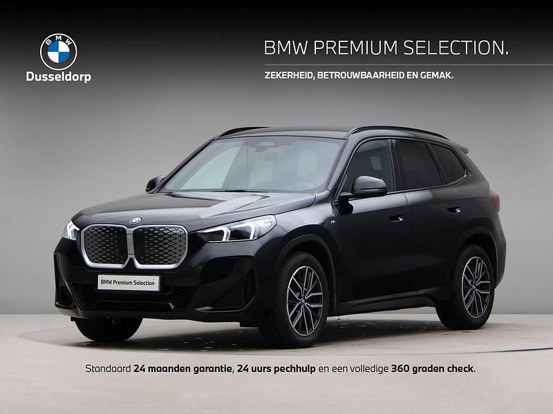 Zwart Occasion 2025 BMW iX1 M Sport SUV | € 45.450 (Eerlijke prijs) - Afbeelding 1/4