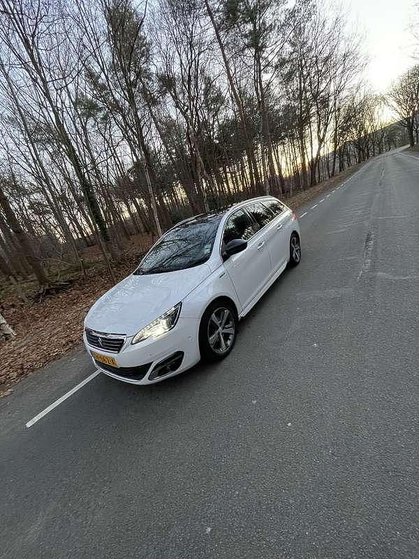 Occasion Peugeot 308 GT-line 131 PK (96 kW) 2015 Wit MPV