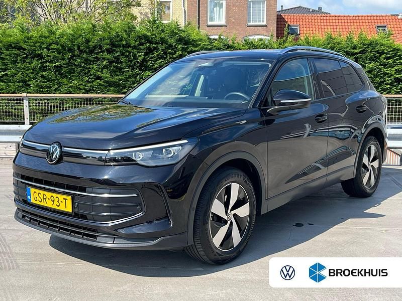 Zwart Occasion 2024 VW Tiguan Edition SUV | € 40.895 (Super prijs) - Afbeelding 1/4