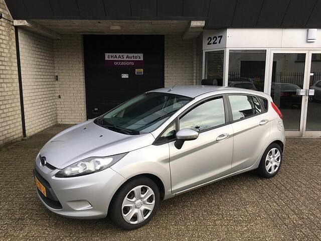 Grijs (metallic) Gebruikt 2012 Ford Fiesta Hatchback | € 3.999 (Eerlijke prijs) - Afbeelding 1/4