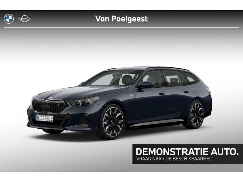 M carbonschwarz metallic (zwart metallic) Nieuw 2025 BMW i5 Comfort Edition Sedan | € 97.033 - Afbeelding 1/2