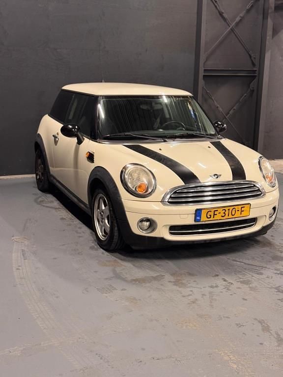 Wit Gebruikt 2008 Mini ONE Hatchback | € 2.199 (Eerlijke prijs) - Afbeelding 1/4
