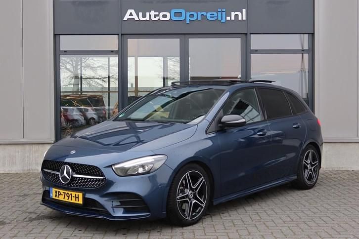 Blauw, metallic lak Occasion 2019 Mercedes B180 Business MPV | € 28.995 (Duur) - Afbeelding 1/4