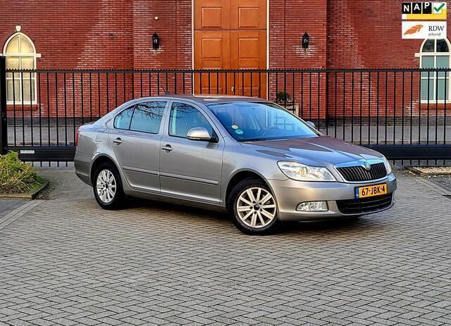 Beige Gebruikt 2009 Skoda Octavia Ambition Hatchback | € 4.899 (Iets duurder) - Afbeelding 1/4