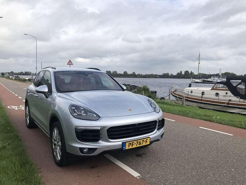 Zilver Occasion 2015 Porsche Cayenne SUV | € 24.950 (Super prijs) - Afbeelding 1/4