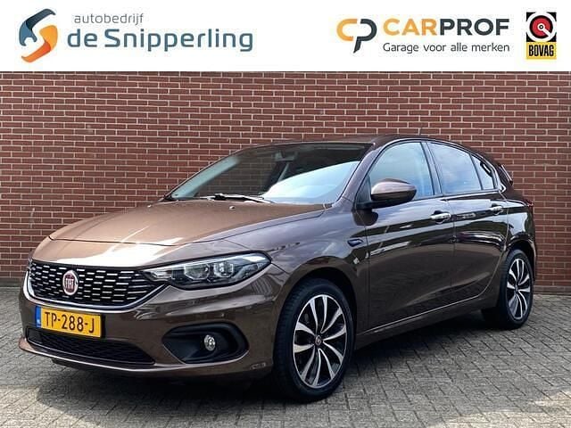 Bruin, metallic lak Gebruikt 2018 Fiat Tipo Hatchback | € 12.450 (Eerlijke prijs) - Afbeelding 1/4