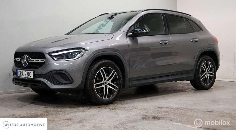Grijs Gebruikt 2023 Mercedes GLA250 Luxury SUV | € 39.950 (Goede deal) - Afbeelding 1/4