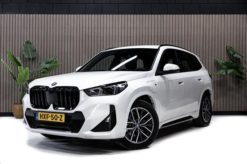 Wit Occasion 2024 BMW X1 M Sport SUV | € 47.950 (Eerlijke prijs) - Afbeelding 1/4