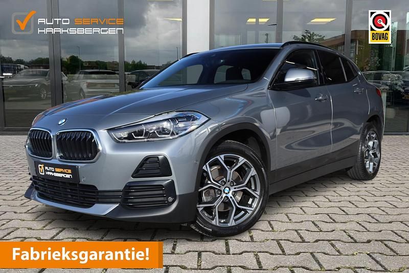 Grijs Gebruikt 2023 BMW X2 Basis SUV | € 27.900 (Eerlijke prijs) - Afbeelding 1/4
