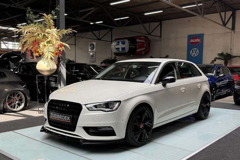 Wit Gebruikt 2015 Audi A3 Hatchback | € 13.999 (Eerlijke prijs) - Afbeelding 1/4