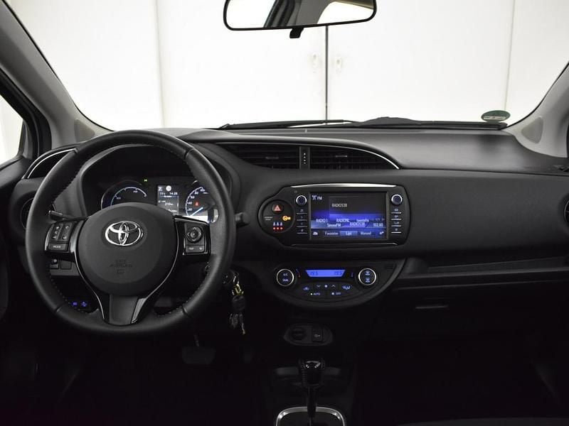 Occasion Toyota Yaris Hybrid Team 101 PK (74 kW) 2018 Wit Hatchback