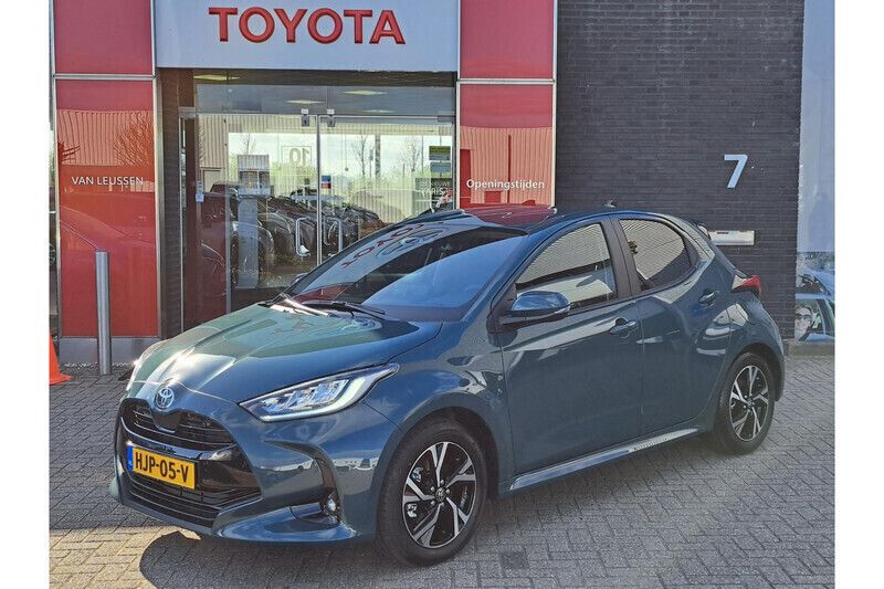 Groen Gebruikt 2025 Toyota Yaris Hybrid Hatchback | € 31.499 - Afbeelding 1/1